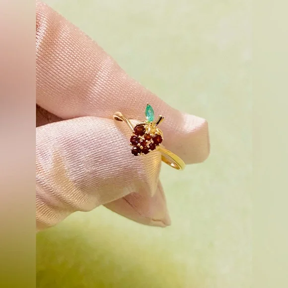 14K Yellow Gold & Rubies & Emerald cute Strawberry 🍓 ring 💍 - Picture 3 of 7